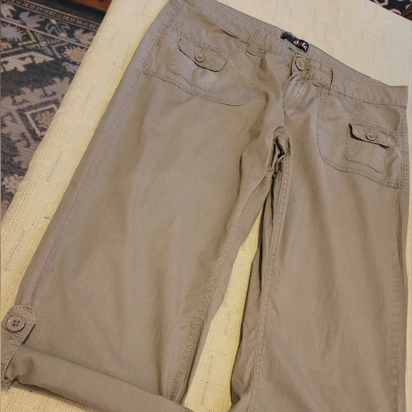 Olive Khaki Capris {Dot's}, Size 11/12 - Picture 3 of 11